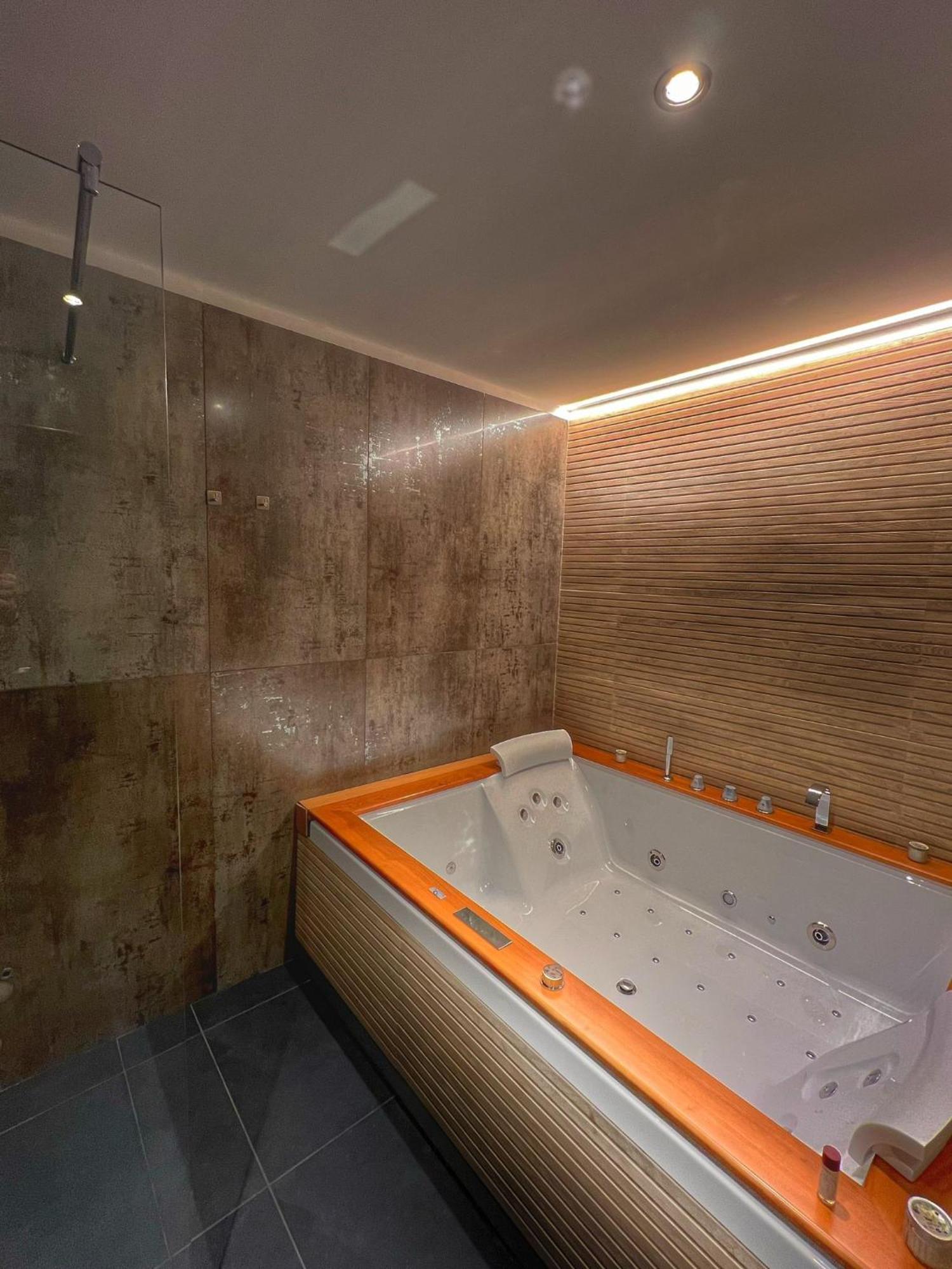 Amay City Suite Bari Exteriör bild
